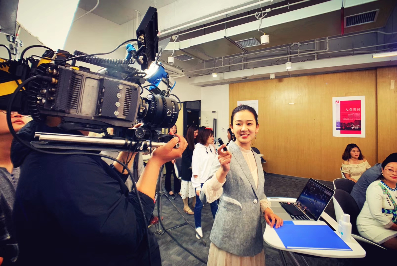 菲力克影視“關于女性成長”的微電影企業宣傳片拍攝正在進行時
